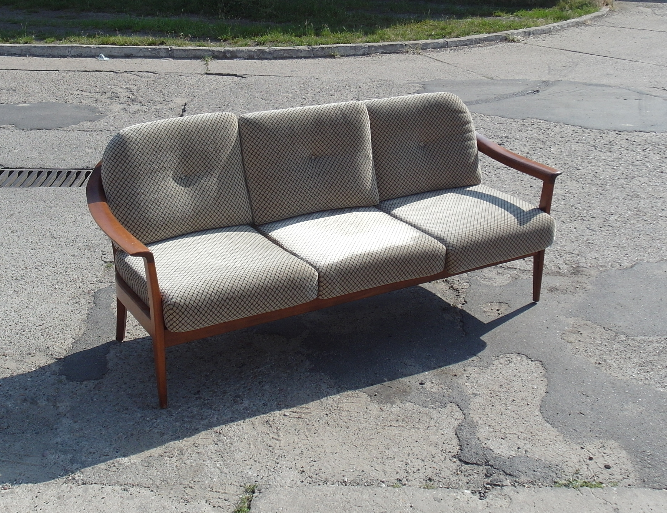 KANAPA SOFA