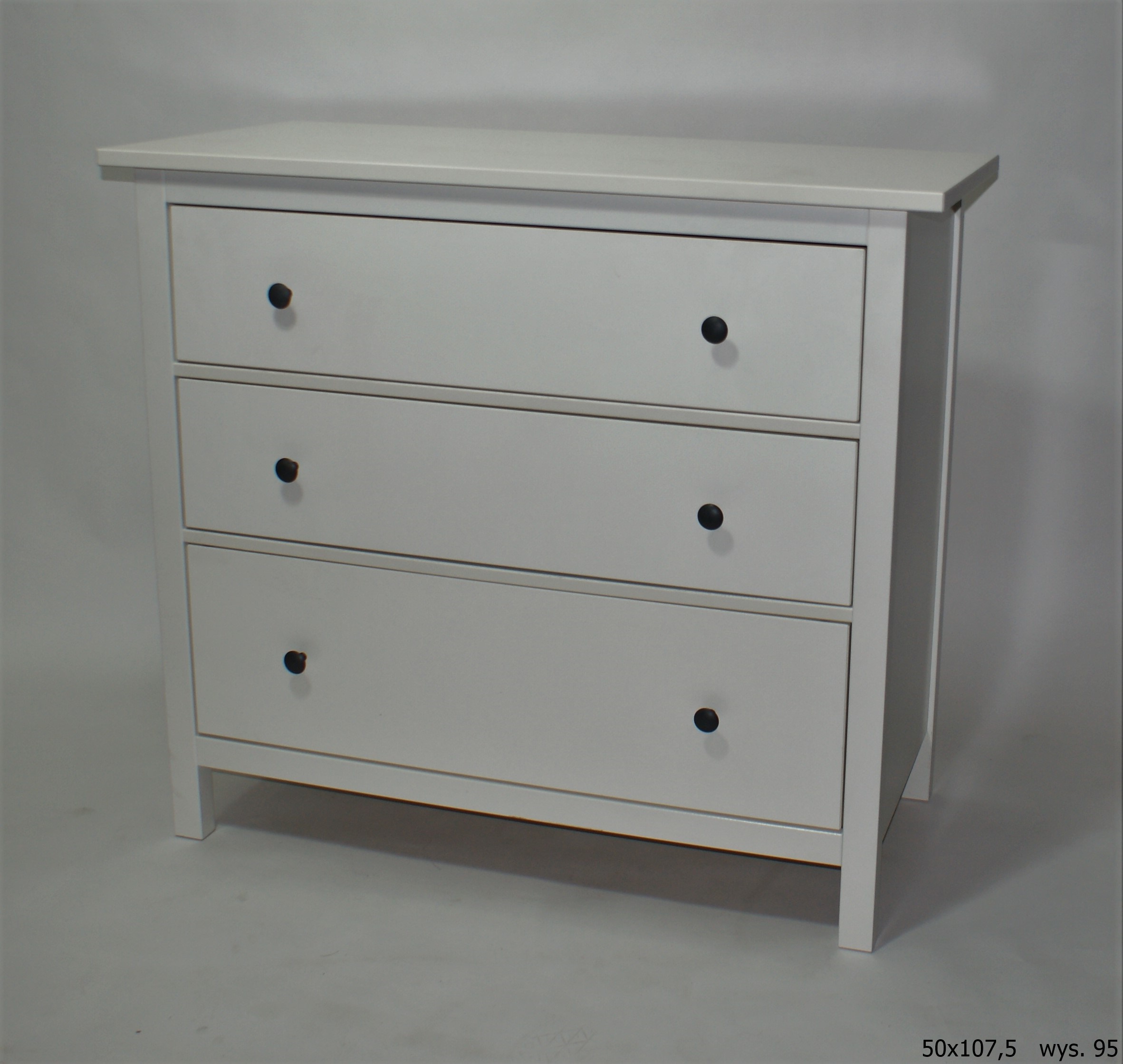 CHEST OF DRAWERS