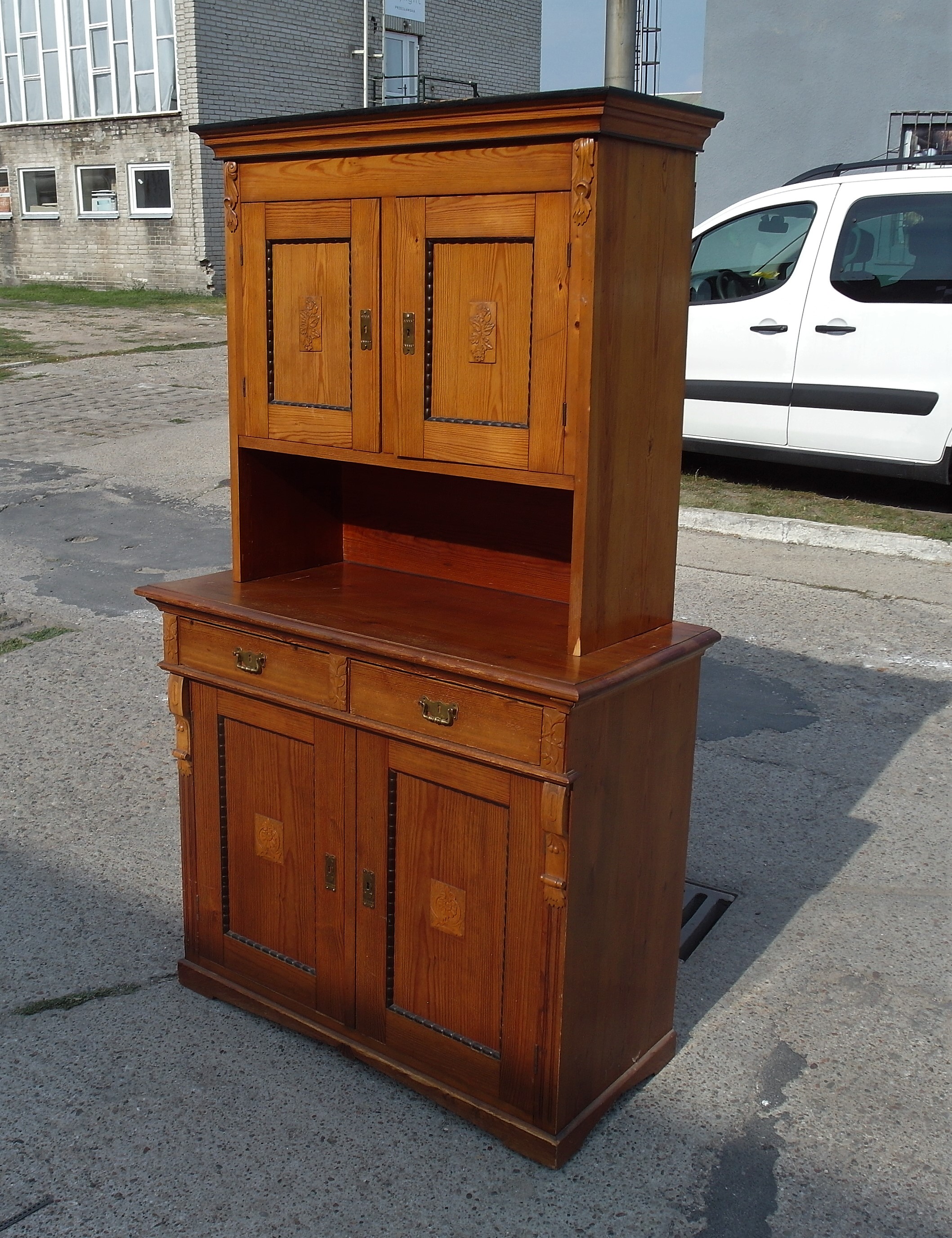 SIDEBOARD