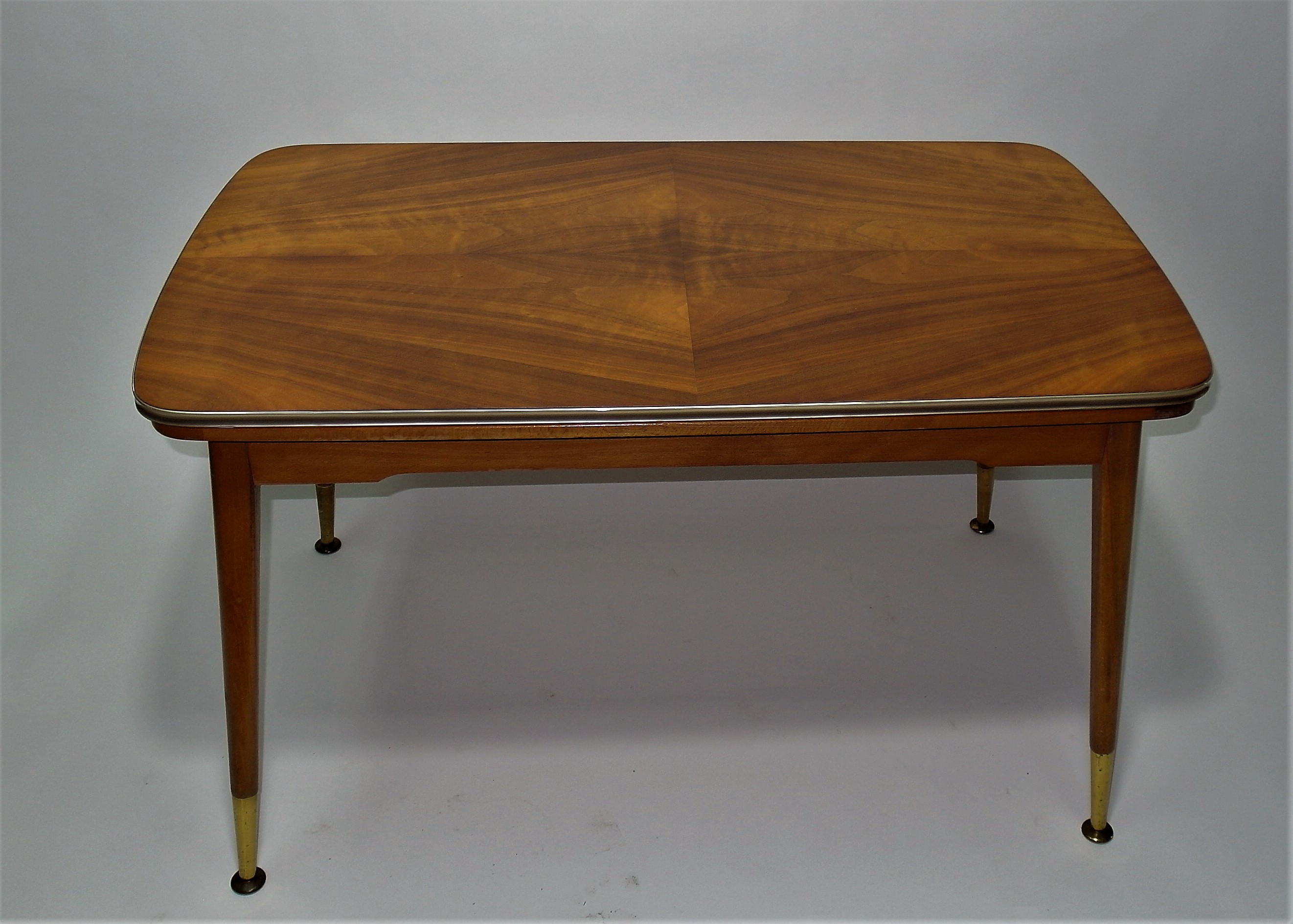 EXTENDABLE TABLE