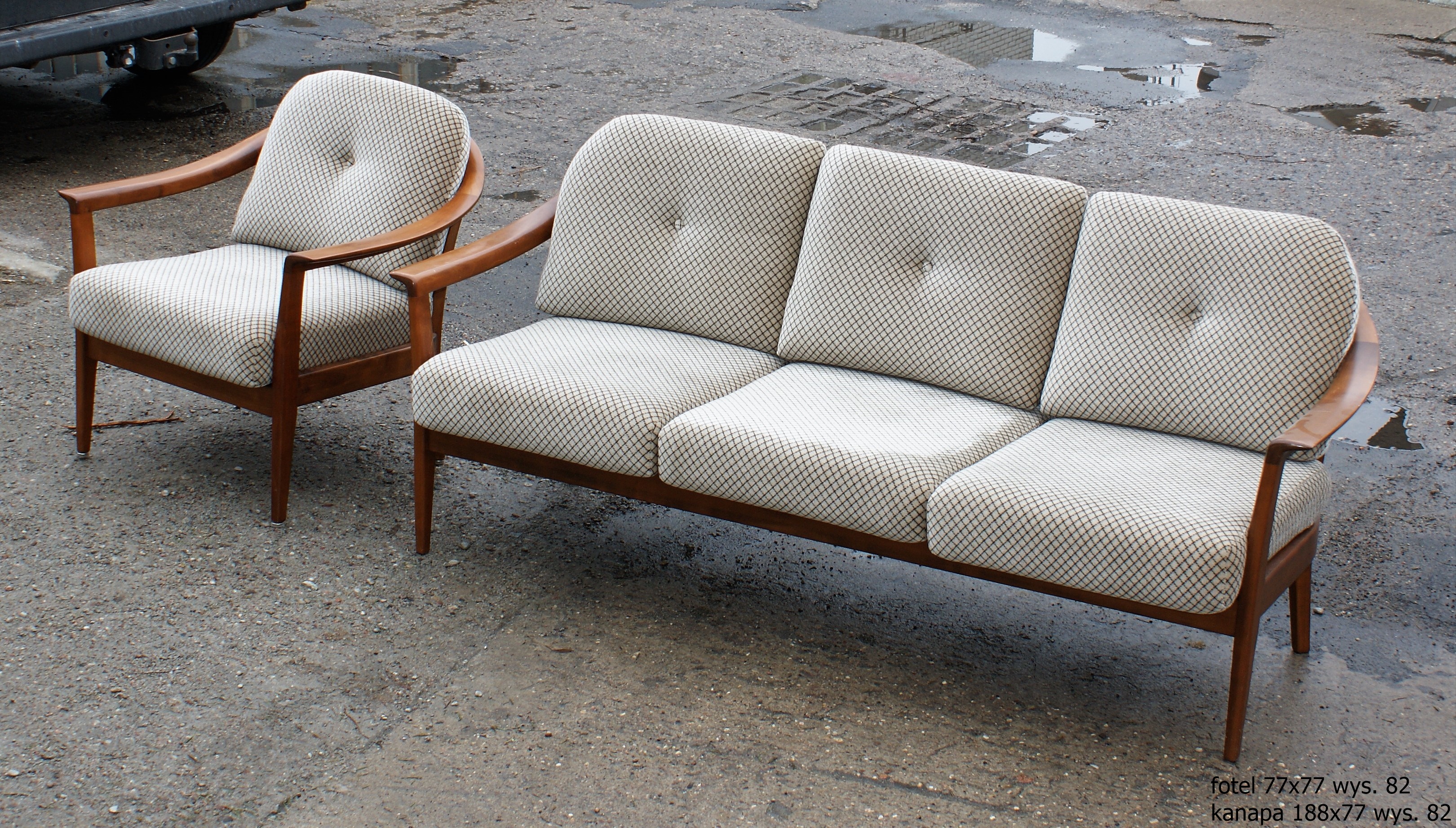 KANAPA SOFA