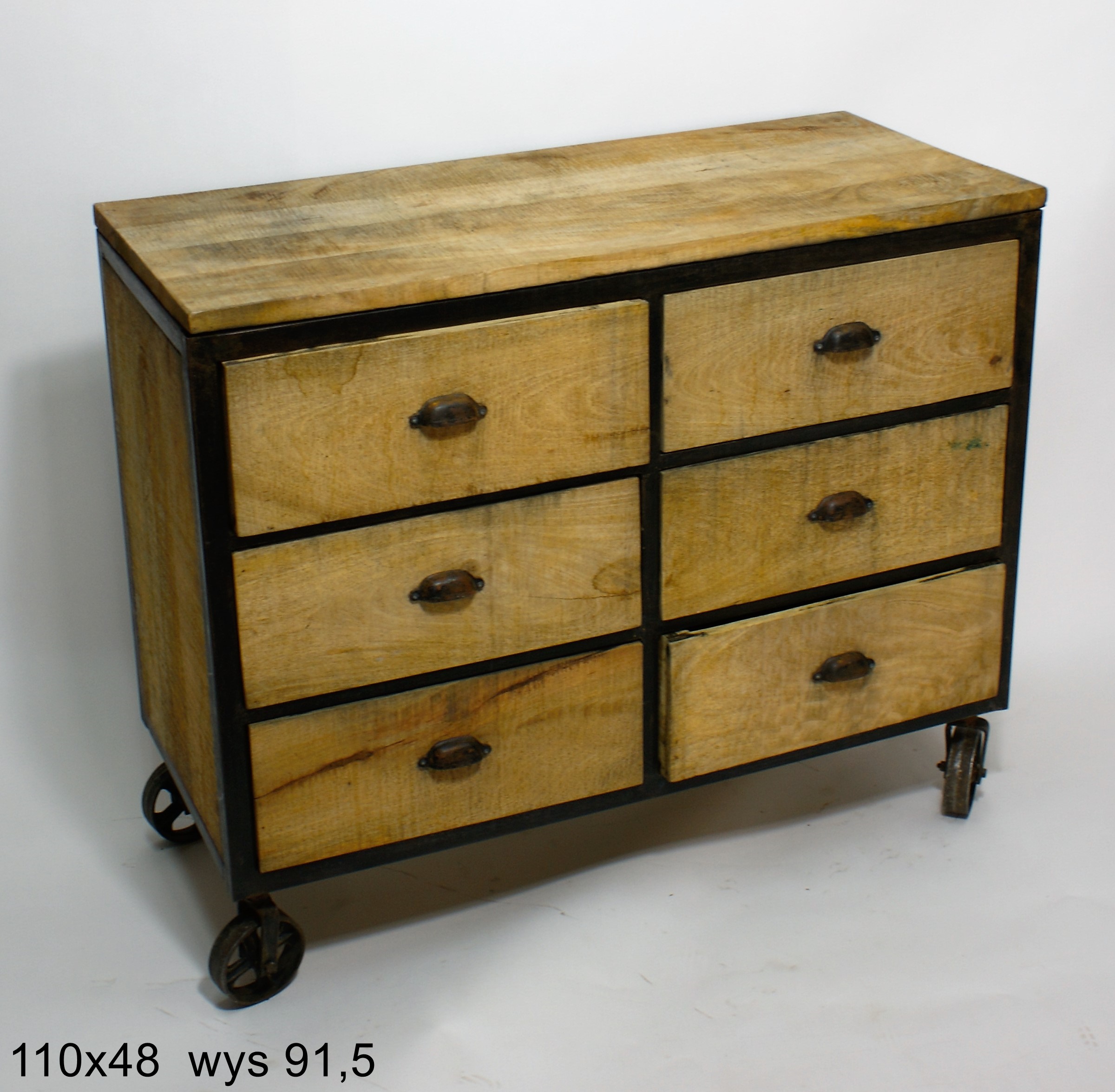 CHEST OF DRAWERS ON WHEELS