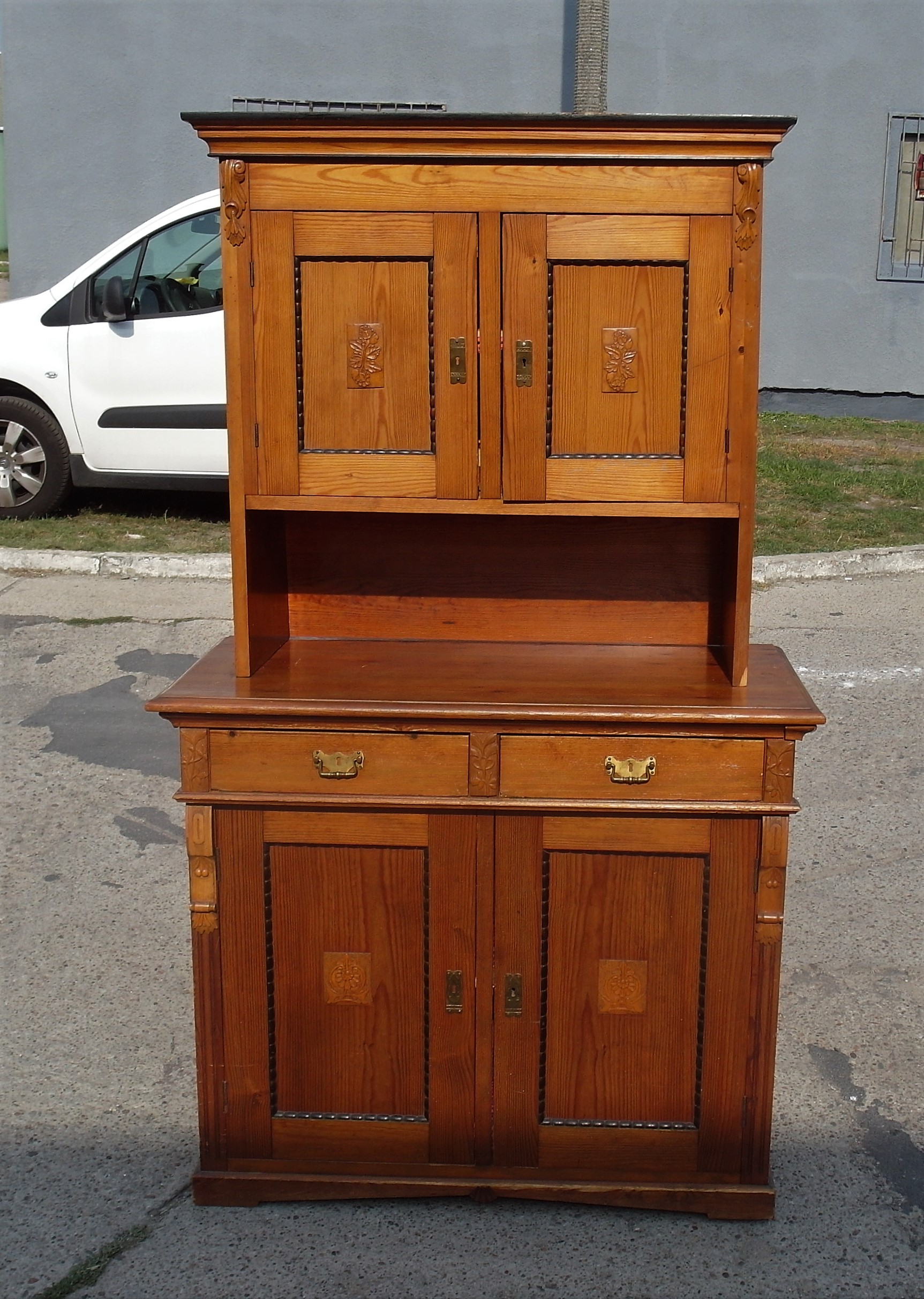 SIDEBOARD