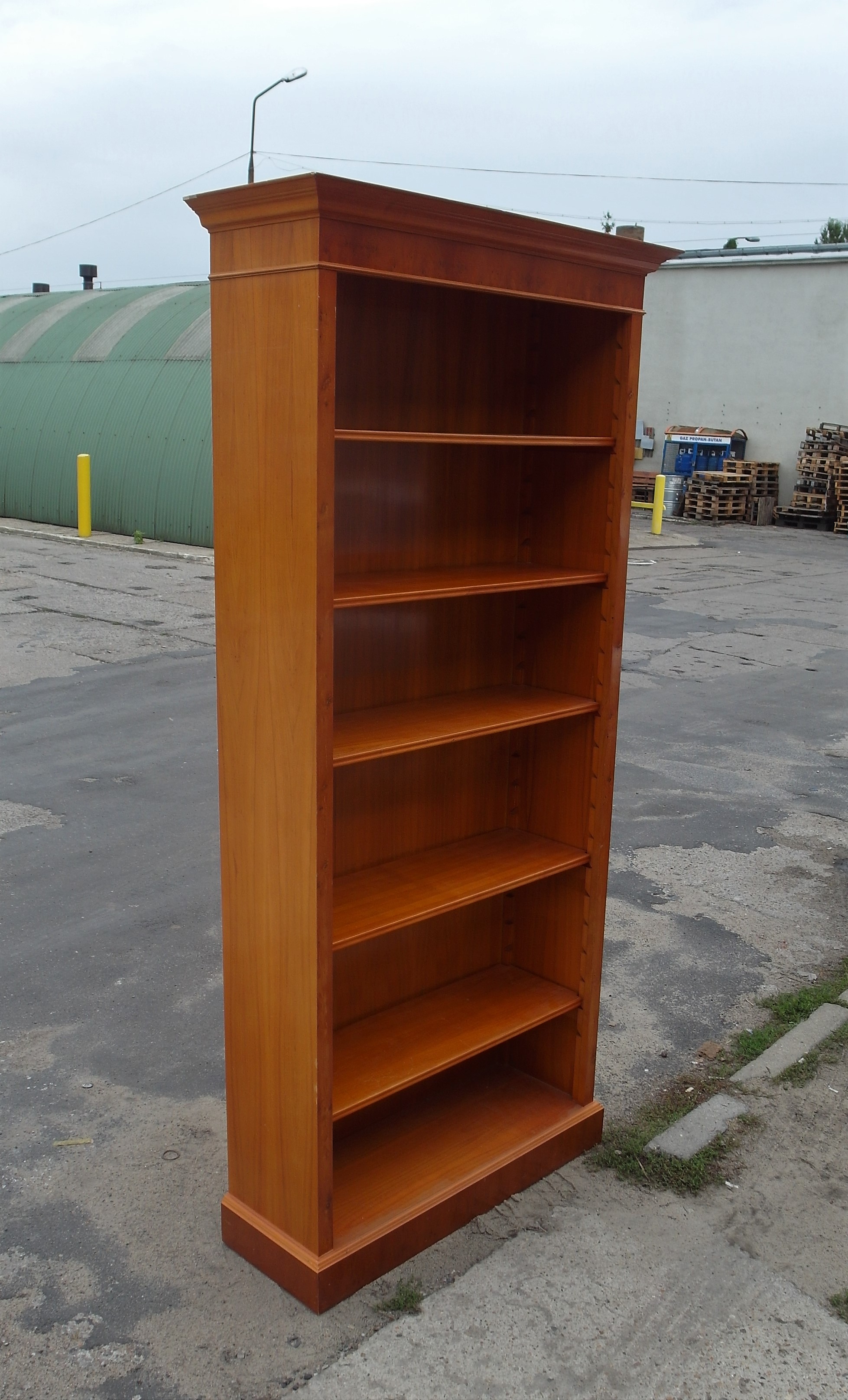 SHELVING UNIT