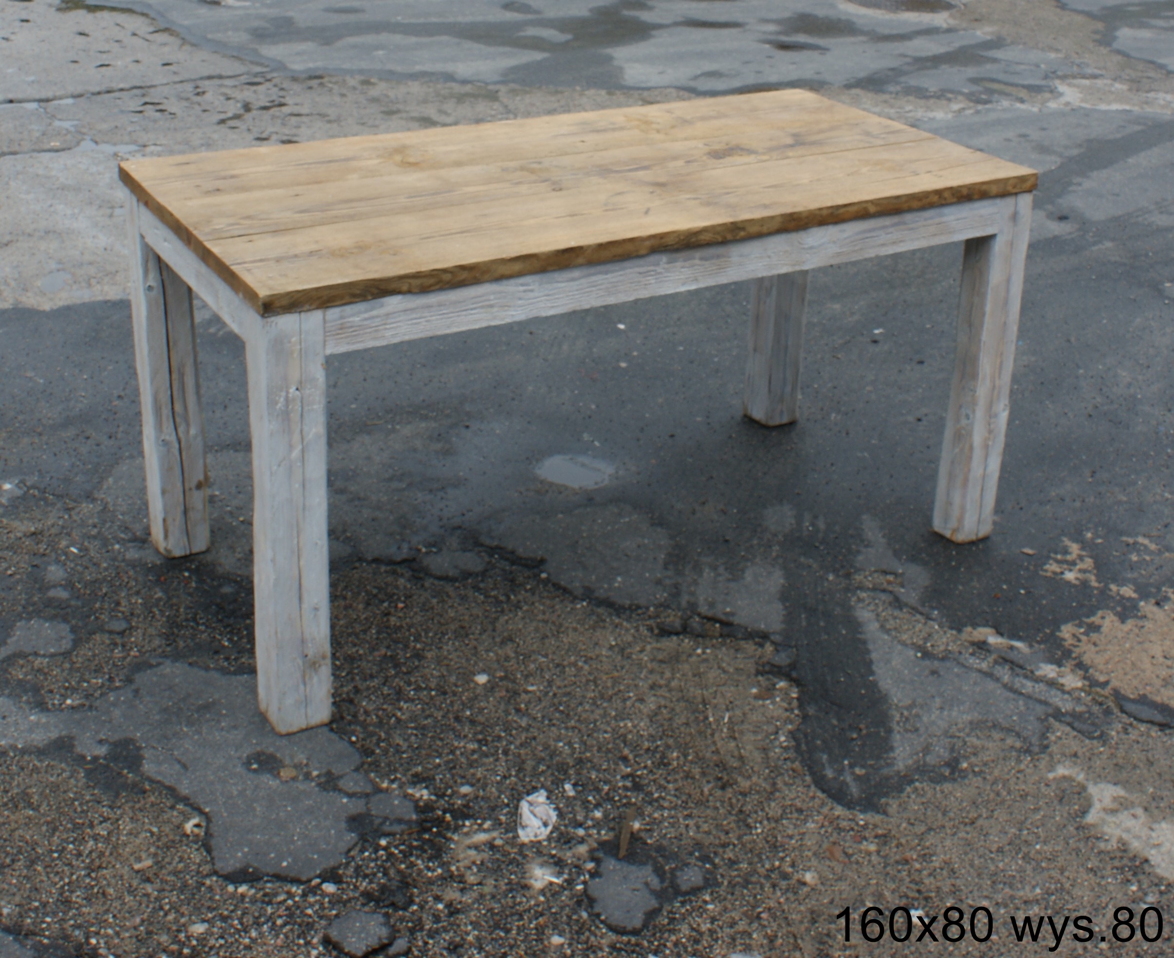 BANQUET TABLE