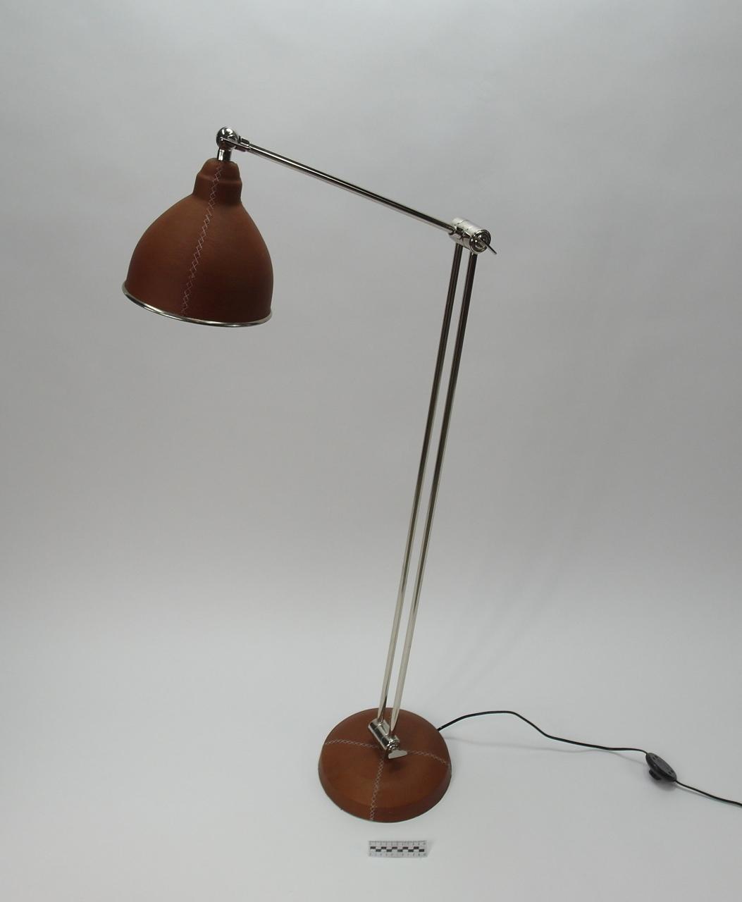 ADJUSTABLE DESK LAMP