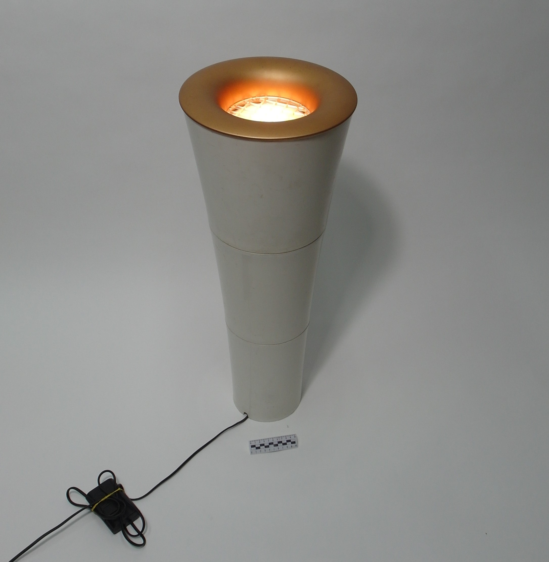 LAMPA PODŁOGOWA