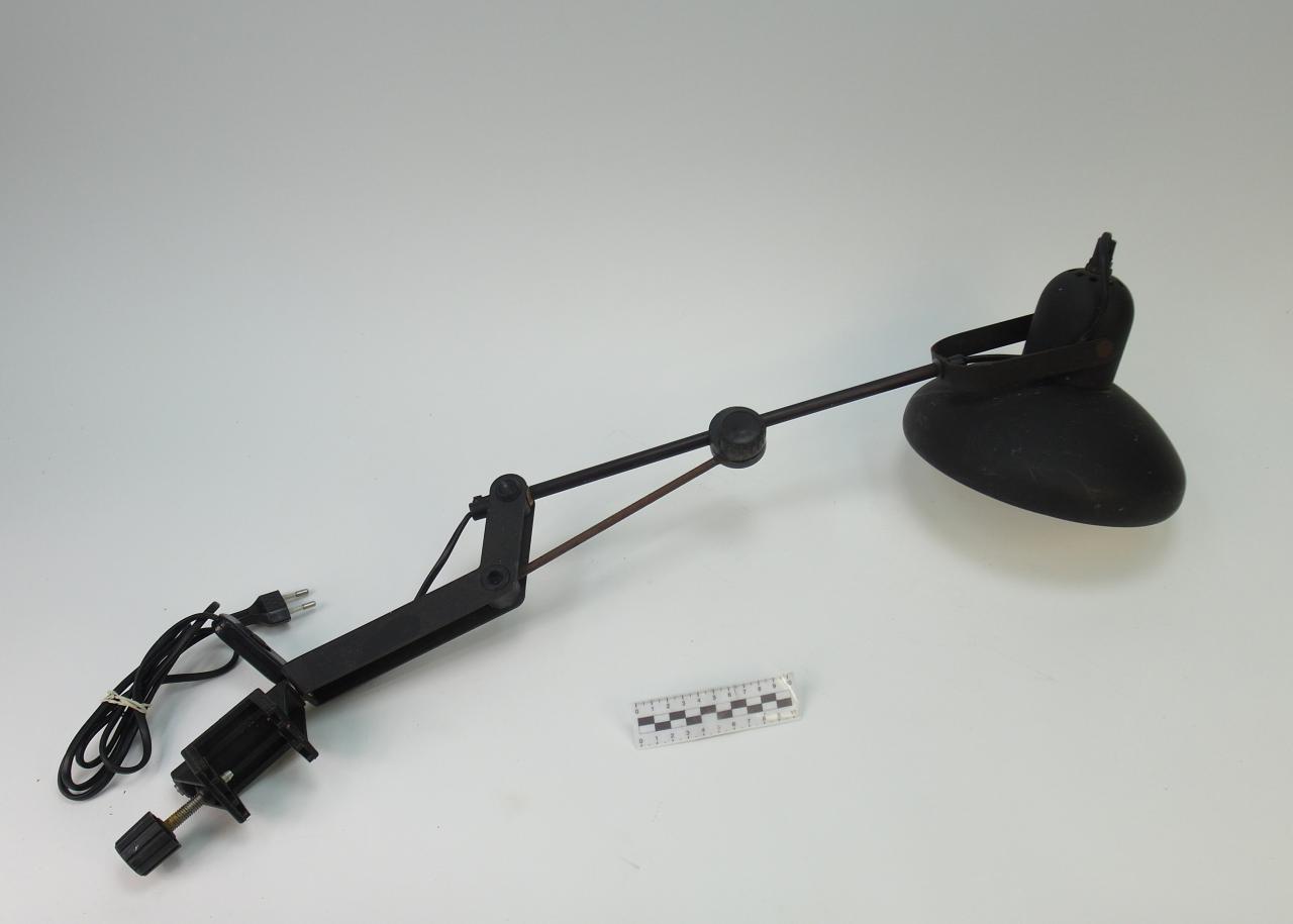 ADJUSTABLE DESK LAMP