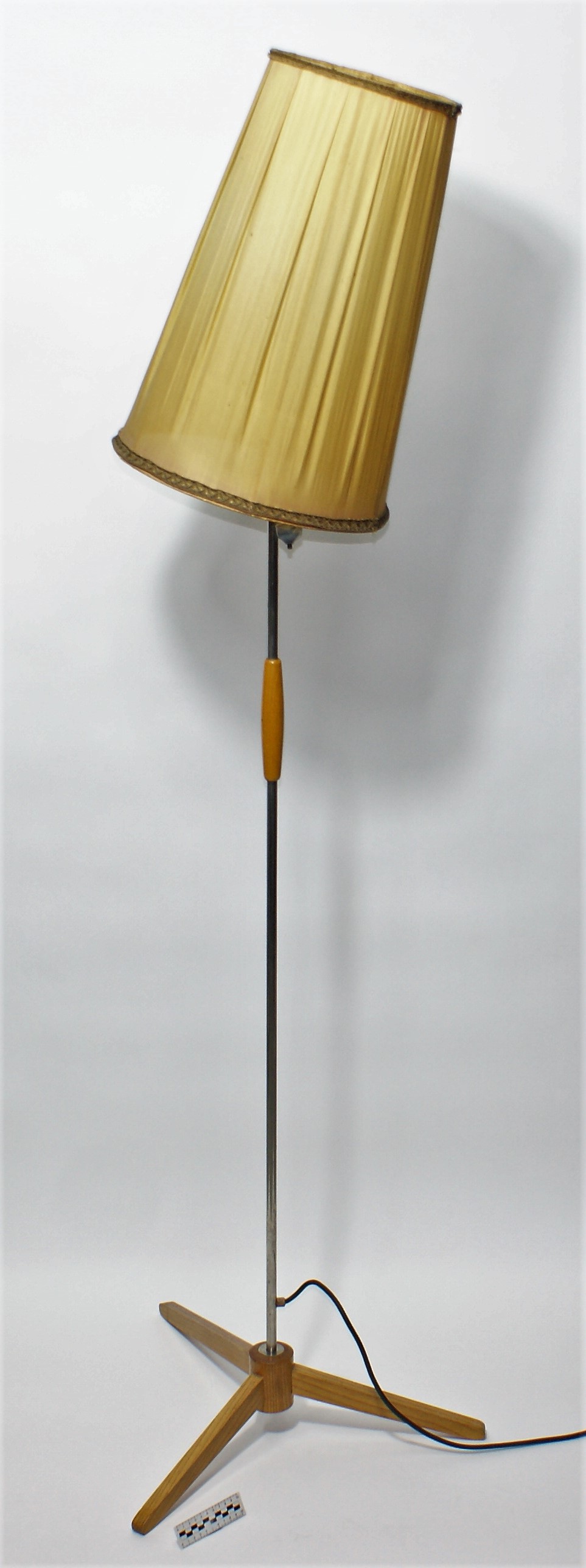 LAMPA PODŁOGOWA