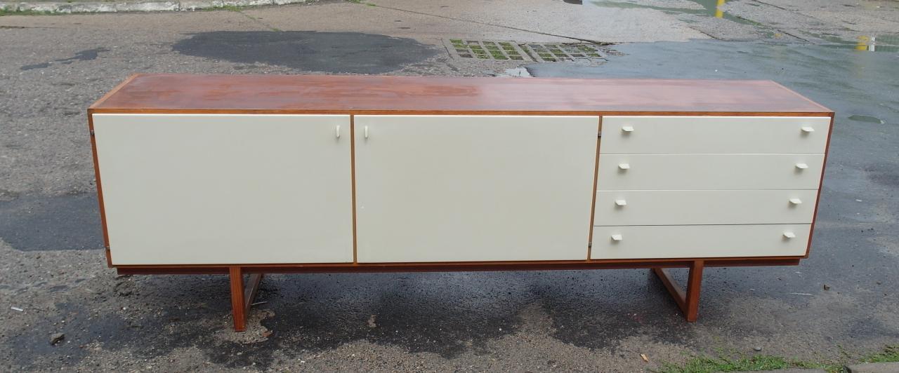 CHEST OF DRAWERS