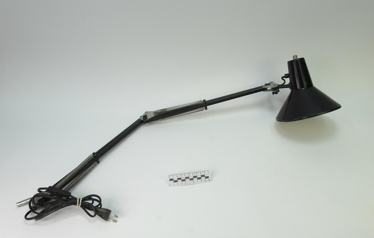 ADJUSTABLE DESK LAMP
