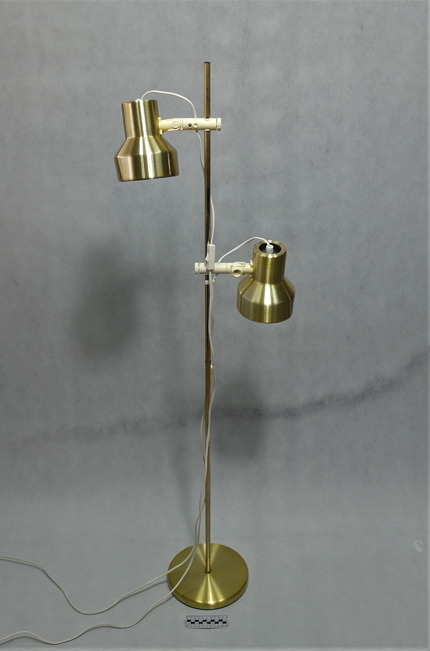 LAMPA PODŁOGOWA