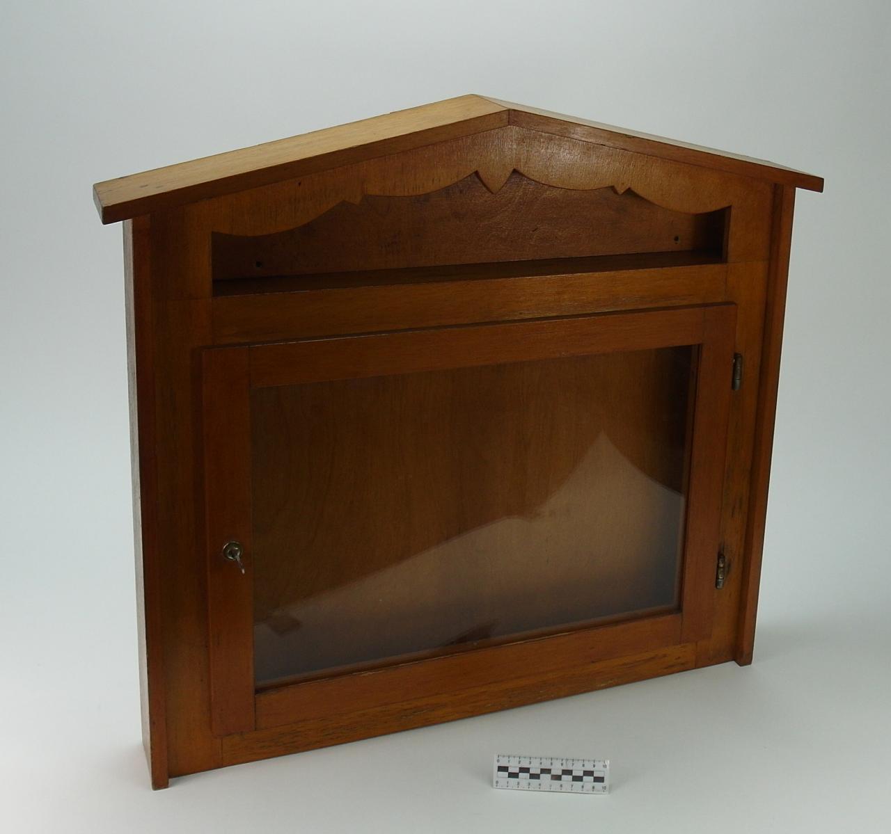 HANGING CABINET