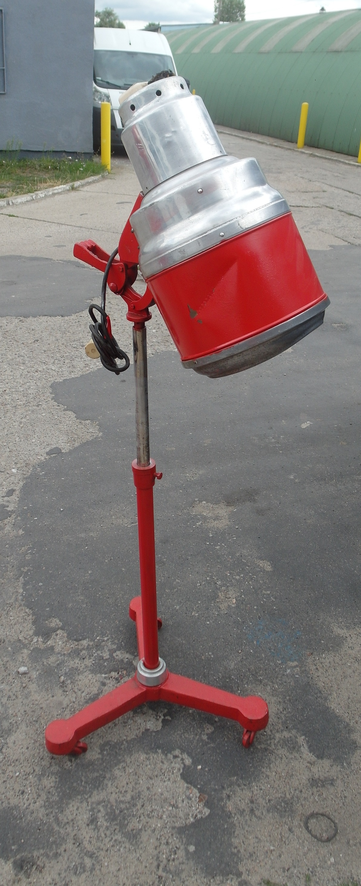 HAIRDRESSING DRYER