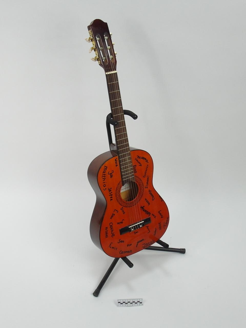 GITARA AKUSTYCZNA