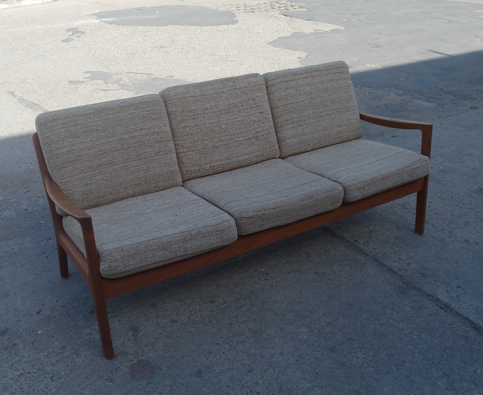 KANAPA SOFA