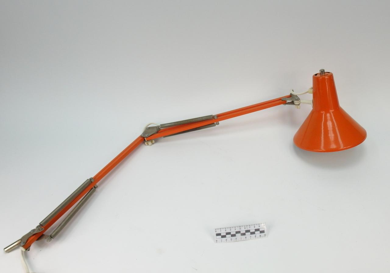 ADJUSTABLE DESK LAMP