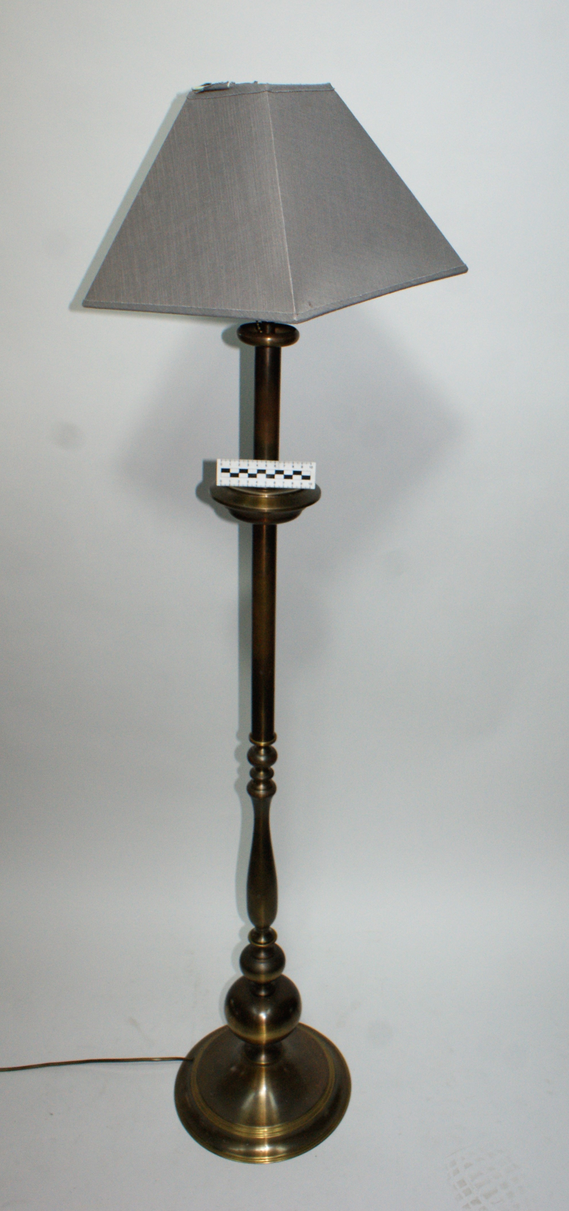 LAMPA PODŁOGOWA