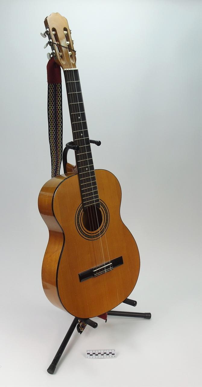 GITARA AKUSTYCZNA