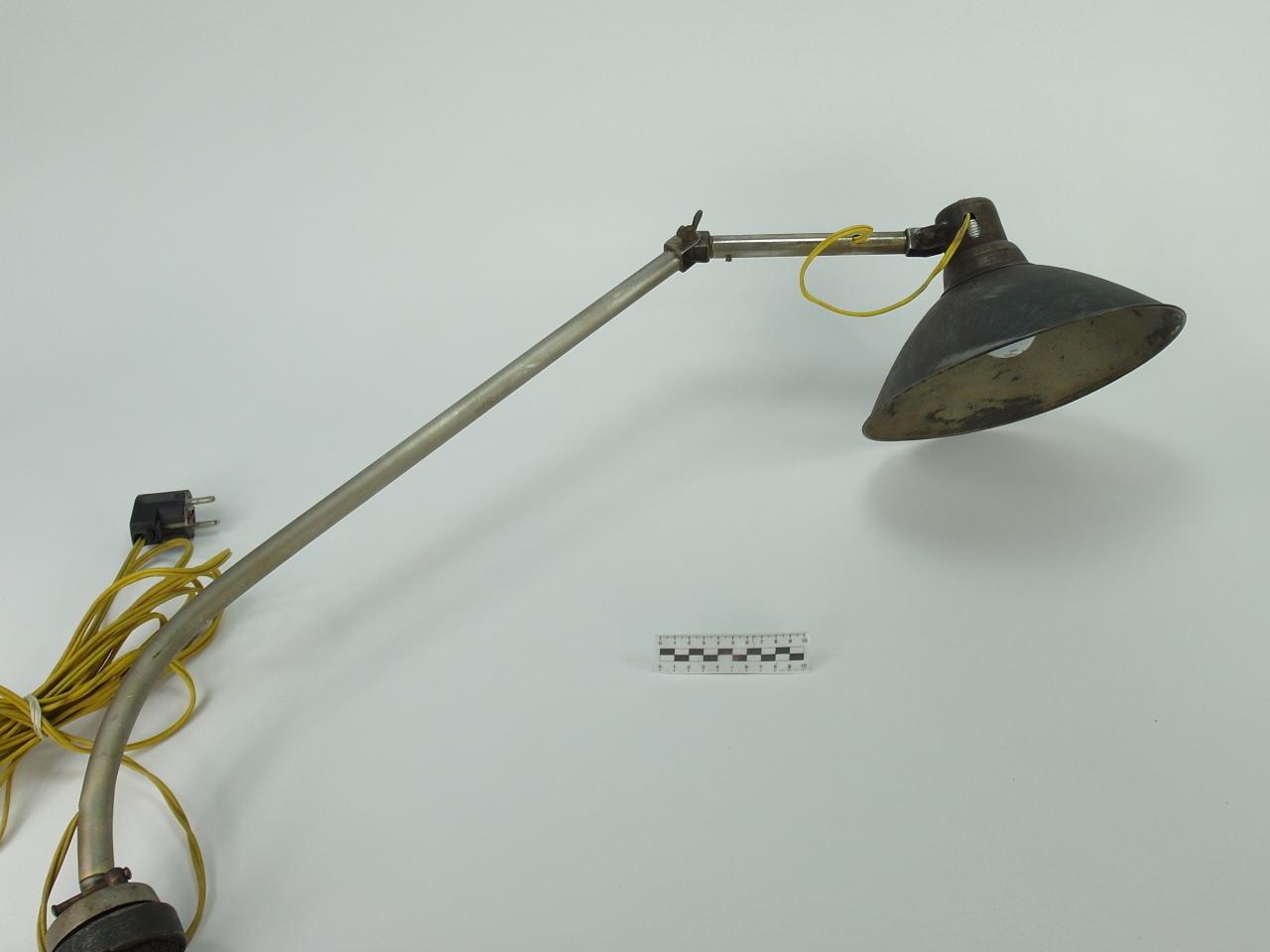 ADJUSTABLE DESK LAMP