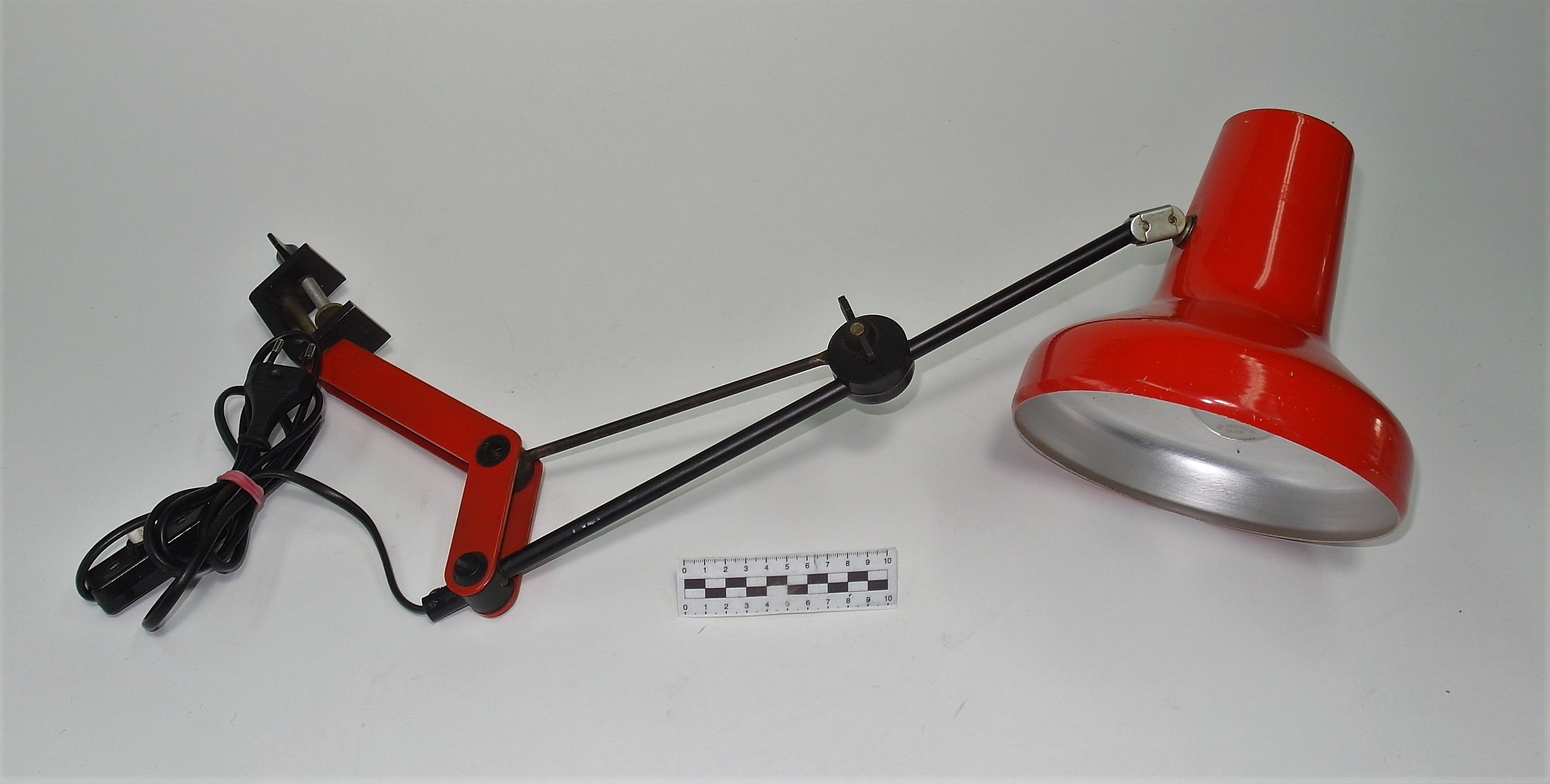 ADJUSTABLE DESK LAMP