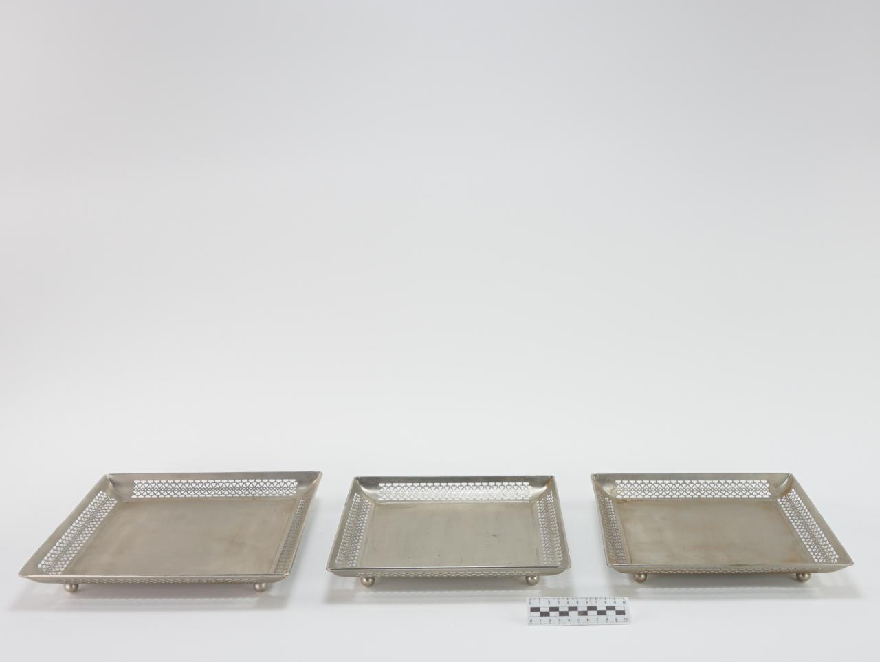 TRAY