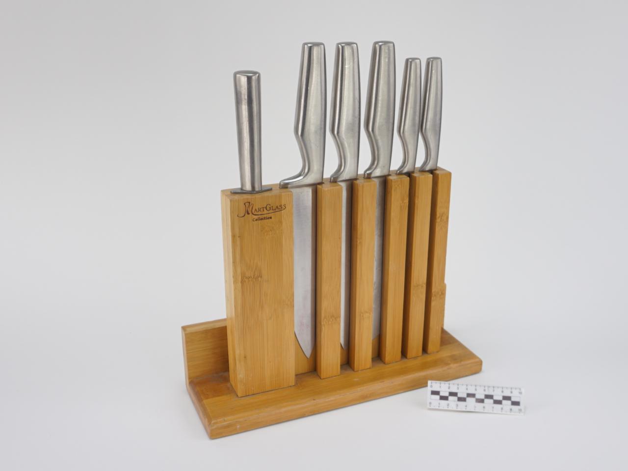 KITCHEN KNIVES IN STAND SET