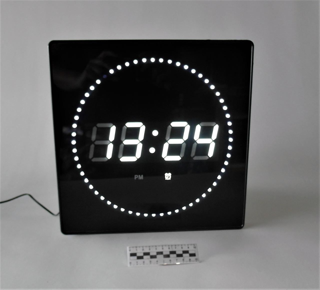 ELECTRONIC WALL CLOCK
