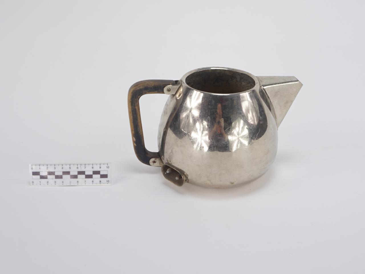 ELECTRIC KETTLE