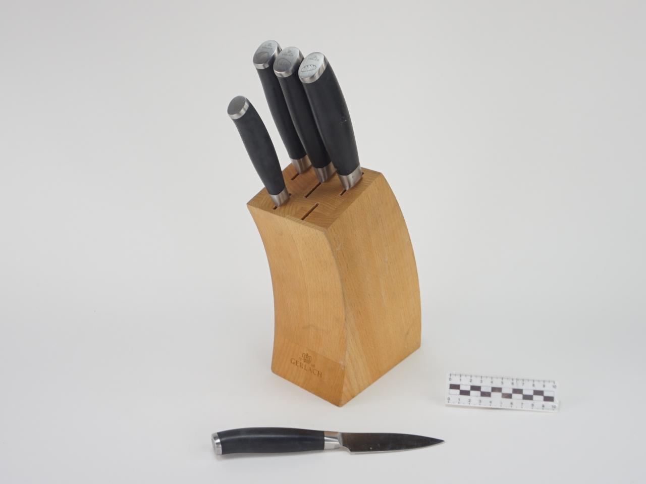 KITCHEN KNIVES IN STAND SET