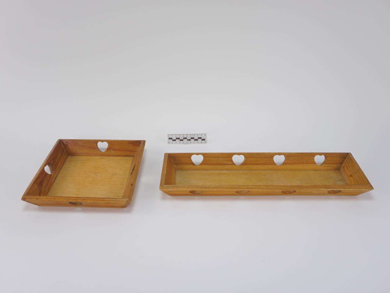 TRAY