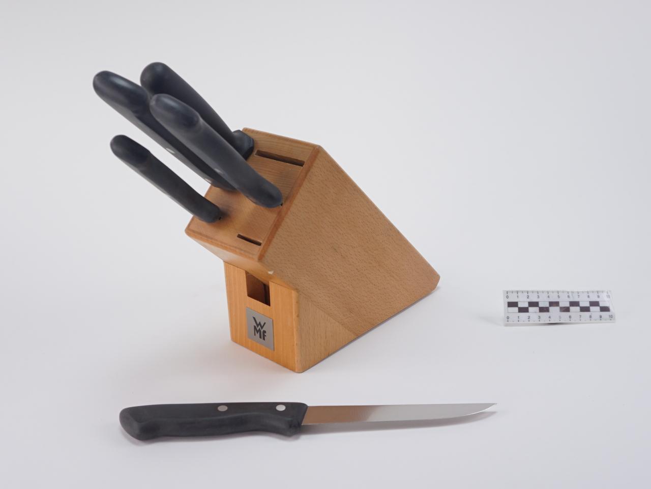 KITCHEN KNIVES IN BLOCK SET
