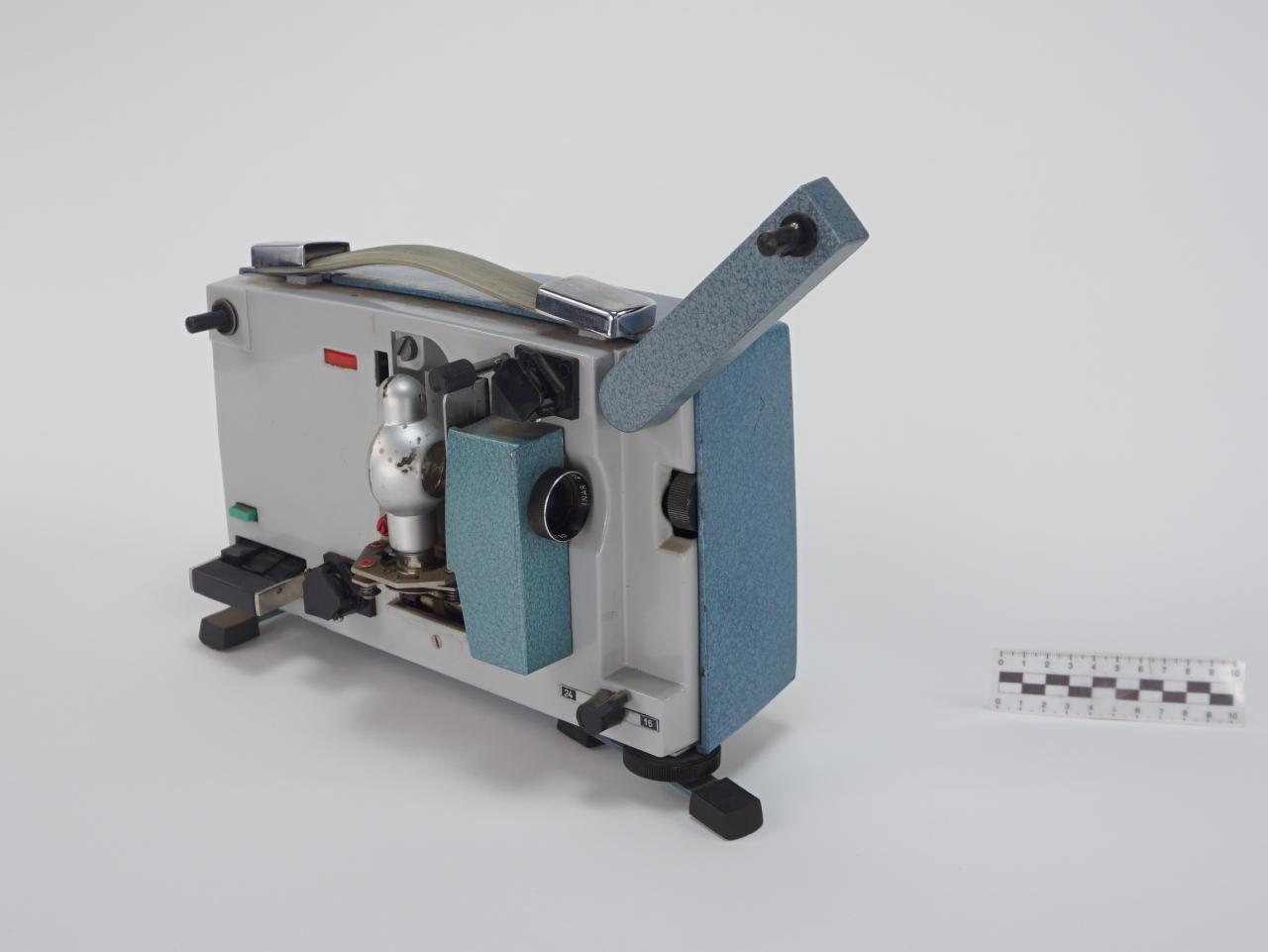 PROJECTOR