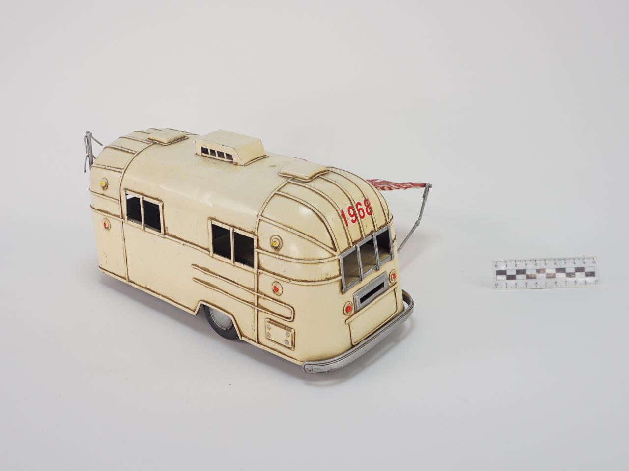 MODEL AUTA