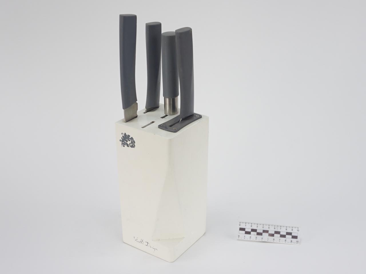 KITCHEN KNIVES SET IN STAND