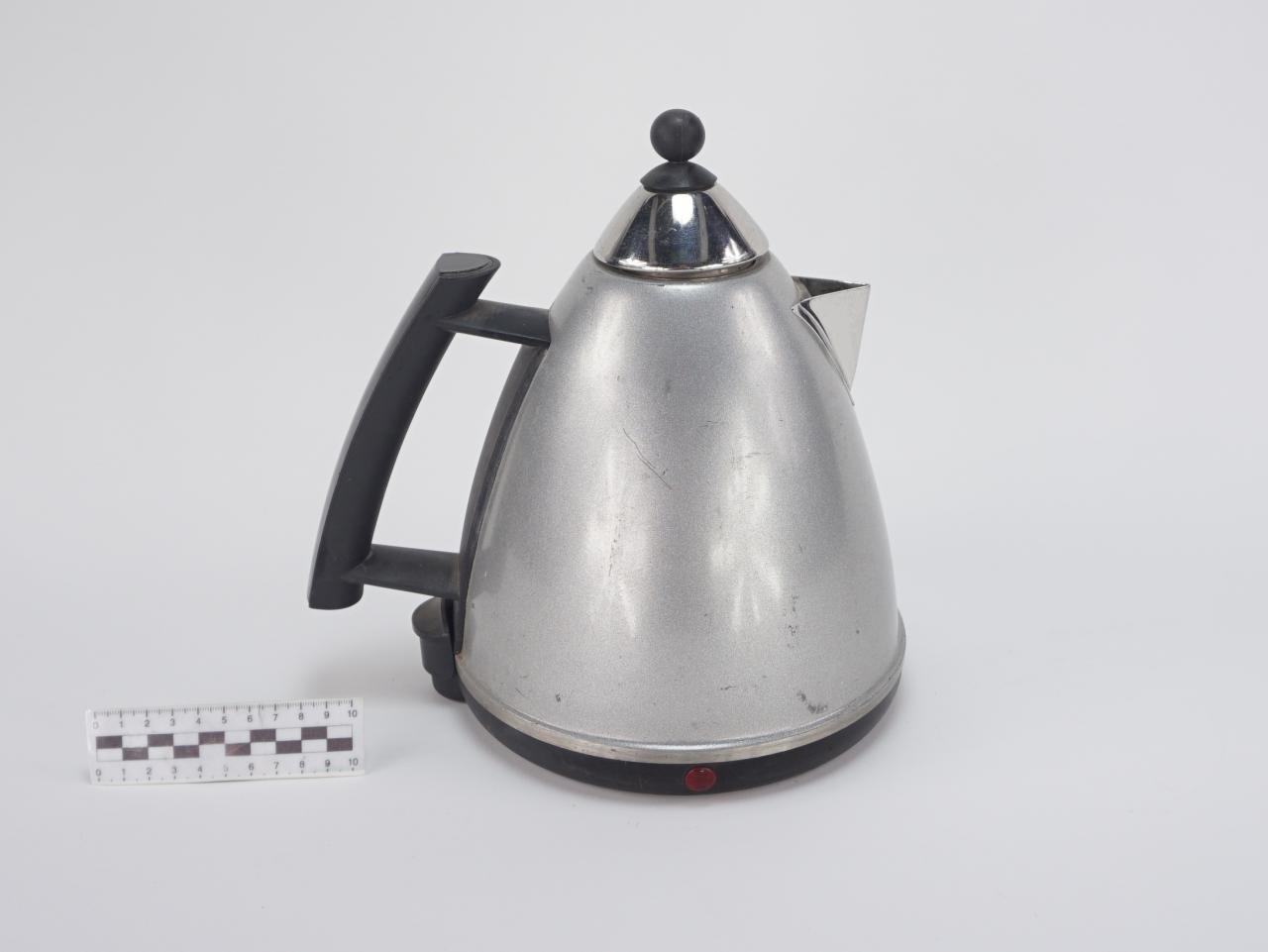 ELECTRIC KETTLE