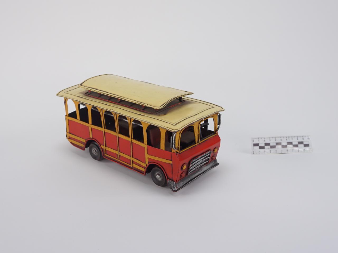 MODEL AUTA