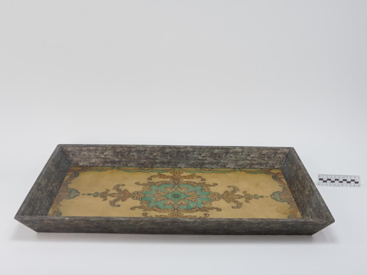 TRAY