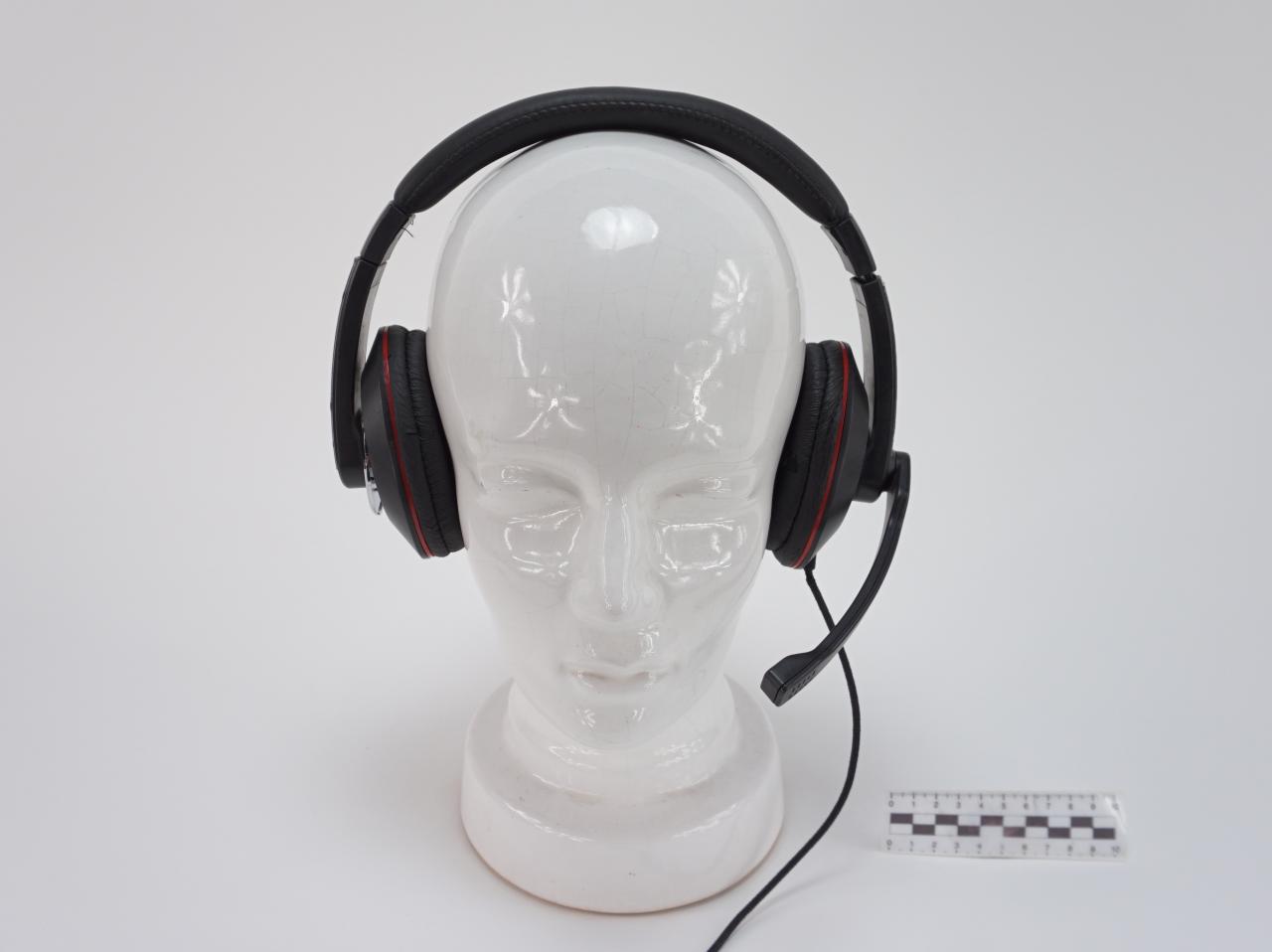 HEADPHONES WITH MICROPHONE