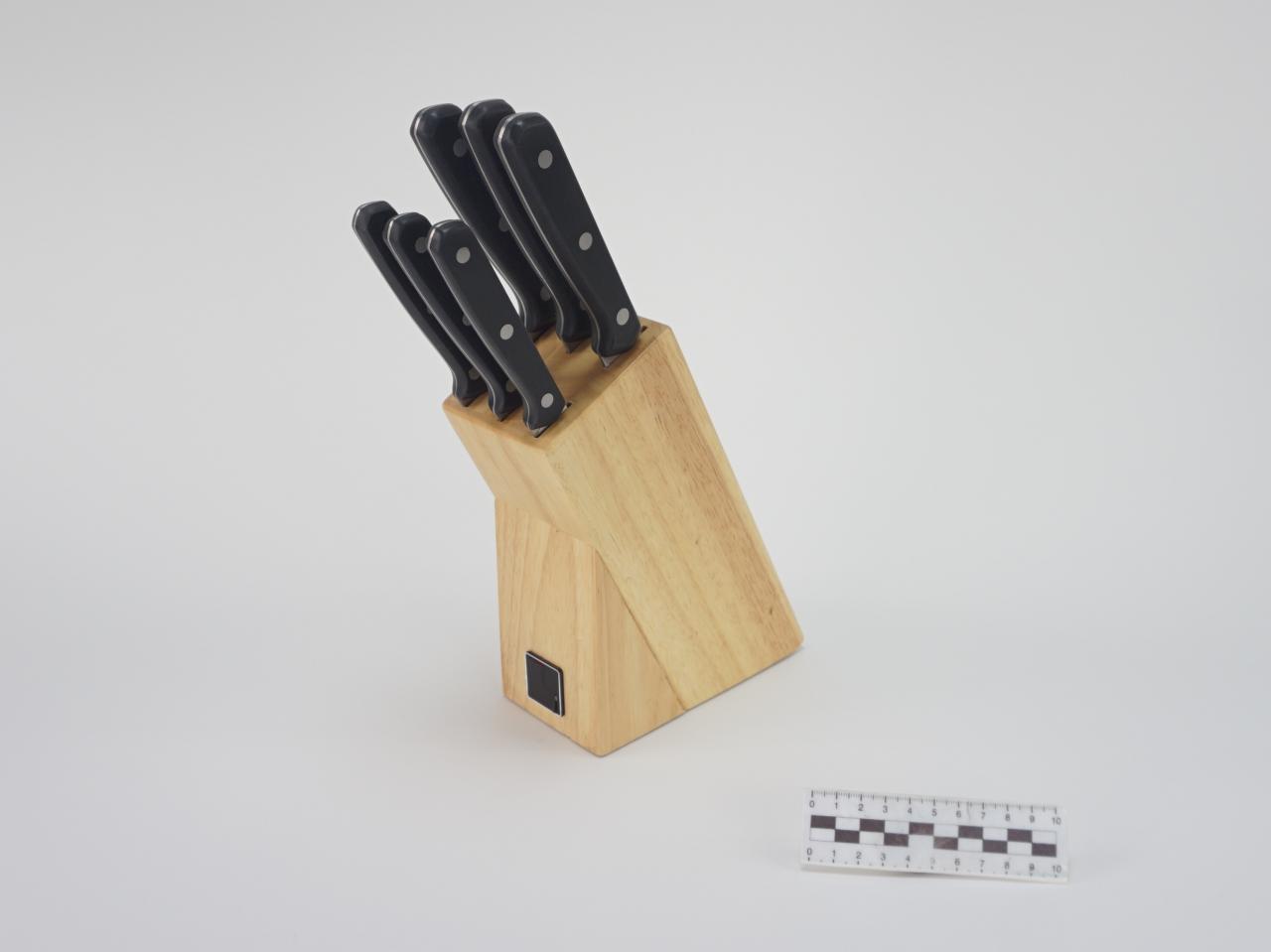 KITCHEN KNIFE SET IN BLOCK