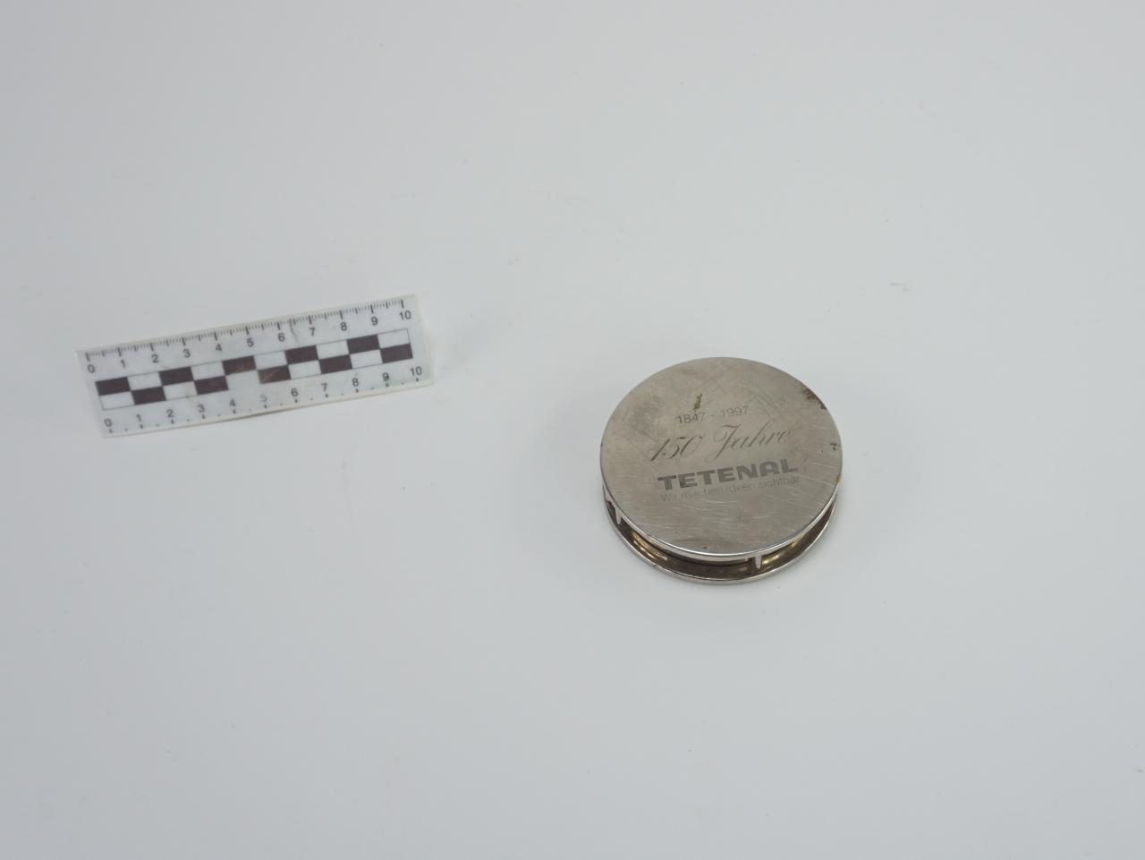 MAGNIFYING GLASS