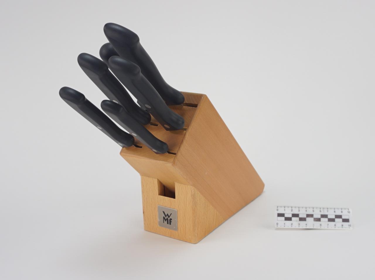 KITCHEN KNIVES IN STAND SET