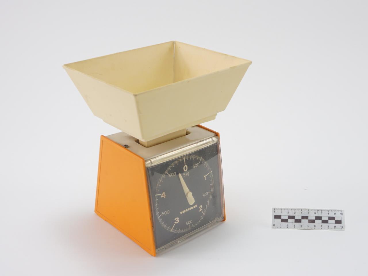 KITCHEN SCALE