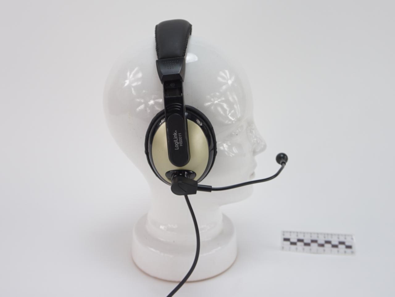 HEADPHONES WITH MICROPHONE