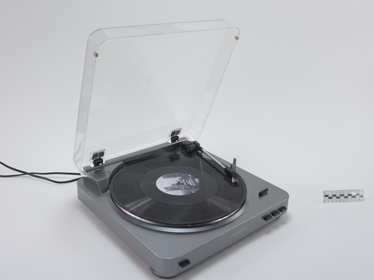 DJ TURNTABLE