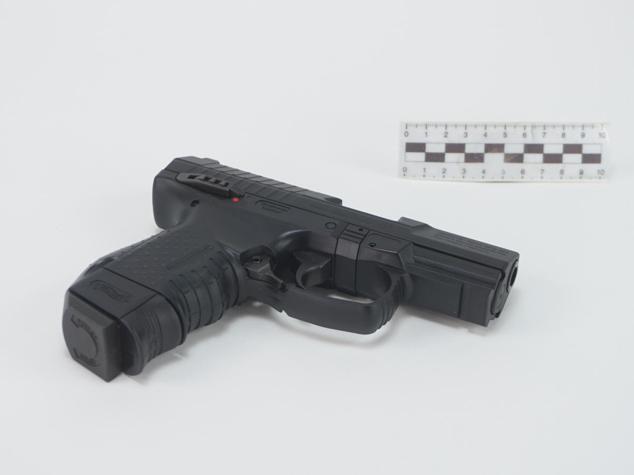 PISTOLET