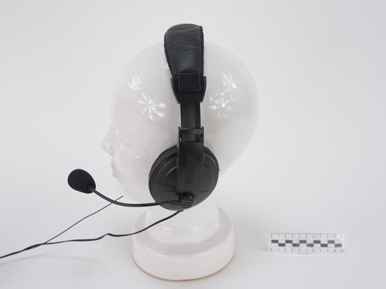 HEADPHONES WITH MICROPHONE