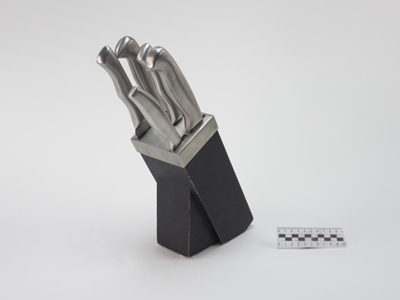 KITCHEN KNIVES IN BLOCK SET