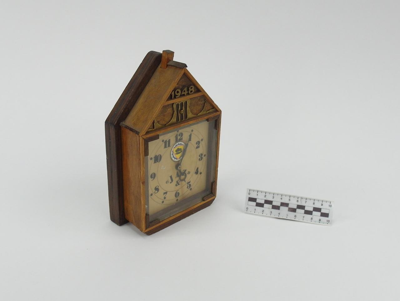 MANTEL CLOCK