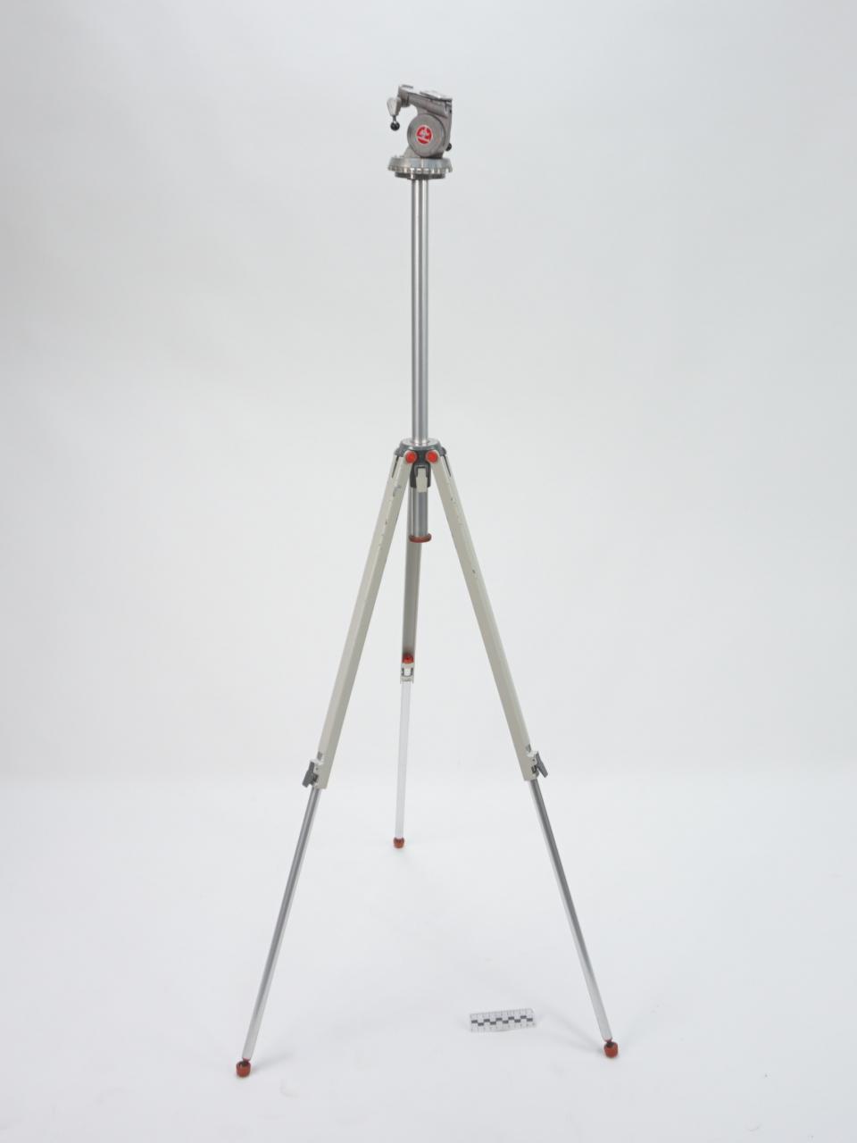 PHOTOGRAPHIC TRIPOD